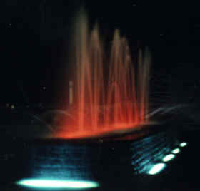 fountain.jpg (31087 bytes)